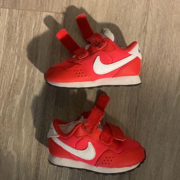 Nikes - Picture 6 of 9